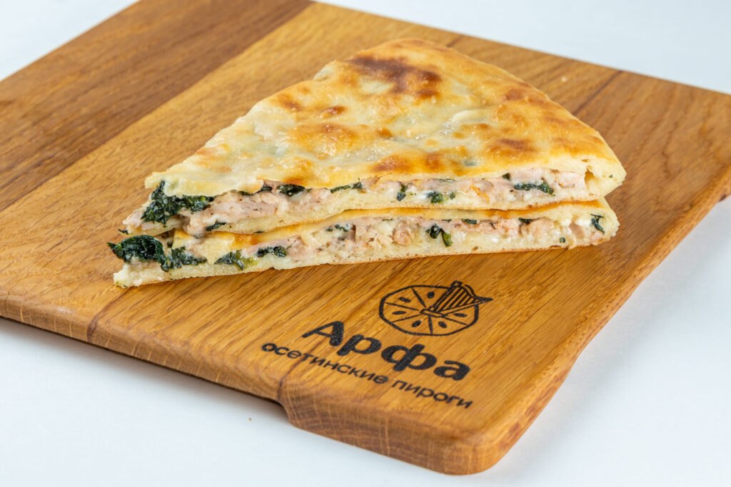 Пирог с курицей, сыром и шпинатом
