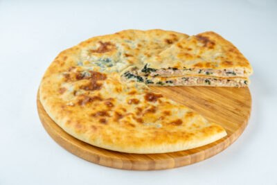 Пирог с курицей, сыром и шпинатом
